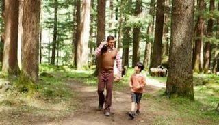 سلمان خان مع طفل 