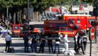 هجوم الشانزليزيه.. مقتل منفذ العملية والشرطة تعثر على أسلحة بسيارته