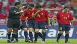 الغندور: تكنولوجيا خط المرمى كانت ستنقذني من اتهامات إسبانيا