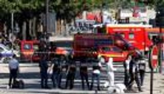 هجوم الشانزليزيه يعيد الجدل حول إجراءات الأمن الفرنسية