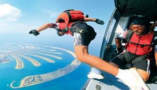 بطولة العالم للقفز بالمظلات والتزحلق على الماء