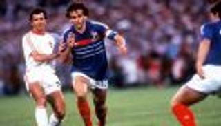 مباريات رمضانية.. بلاتيني يقود فرنسا لنهائي يورو 84 في الدقيقة 119