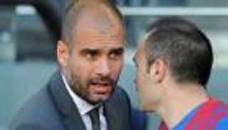 جوارديولا يدرس ضم إنييستا إلى السيتي