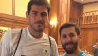 بالفيديو.. شبيه ميسي يفاجئ كاسياس على الهواء