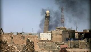 يقع جامع النوري ومنارة الحدباء التاريخية في غرب الموصل