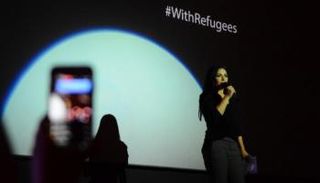 صبا مبارك تلقي خطابا