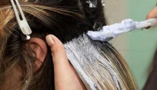 المواد الكيماوية على الشعر تسبب السرطان