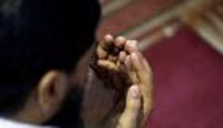 المسلمون حول العالم.. تضرع لله وصلاة في ليلة القدر 