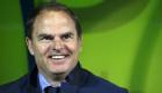 دي بور يقترب من قيادة كريستال بالاس