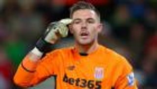 أرسنال يحدد خليفة بيتر تشيك