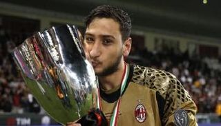 بيرلسكوني يدافع عن دوناروما