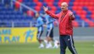 مدرب روسيا يستنجد بالجماهير أمام المكسيك