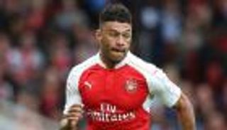 أرسنال لا يمانع في بيع تشامبرلين لليفربول