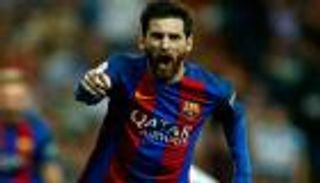 ميسي 30.. "البرغوث" الذي التهم الأخضر واليابس في ملاعب الكرة