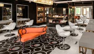 في نيويورك.. مسلمات يتحضرن للعيد بزيارة صالون تجميل للنساء فقط