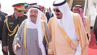 الملك سلمان والشيخ صباح الأحمد في لقاء سابق