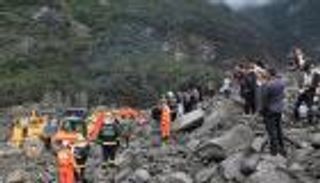 بالفيديو.. 100 شخص دفنوا أحياء في انهيار أرضي بالصين‎