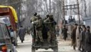 مقتل شرطي وإصابة اثنين في اشتباكات بكشمير