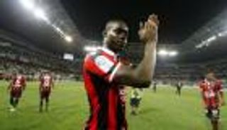 بالوتيللي يجدد عقده مع نيس موسما إضافيا