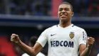 بيريز يجتمع بأسرة مبابي لبحث انتقاله إلى الريال