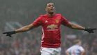 لاعب أرسنال السابق يطالب مارسيال برفضه