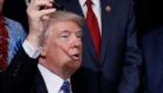 بسبب الملف الروسي.. ترامب يصعّد هجماته على أوباما 