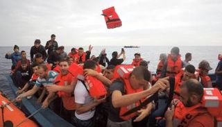 عملية إنقاذ مهاجرين - أرشيفية