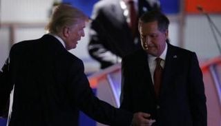 ترامب مع حاكم أوهايو جون كاسيش - أرشيفية