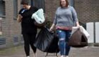 لندن.. سكان أبراج سكنية يحتفلون بعيد الفطر بعيدا عن بيوتهم