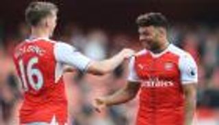 تشيلسي ويونايتد ينافسان ليفربول على لاعب أرسنال