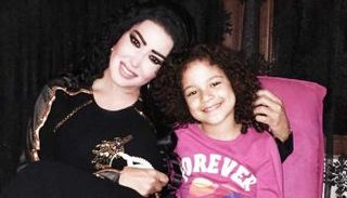 سمية الخشاب و"كارما" التي تجسد دور ابنتها في "الحلال"