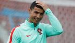 لاعب تشيلي: رونالدو قدم نهاية موسم لا تصدق