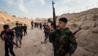 مليشيا الحشد الشعبي تجهز أطفال العراق لحروبها الخاصة