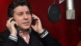 هاني شاكر يشدو للاجئات العرب في القاهرة