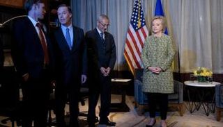 هيلاري كلينتون ورئيس حملتها الانتخابية