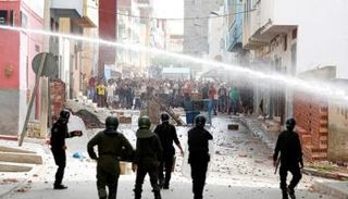الشرطة المغربية في مصادمات مع مثيري شغب - رويترز