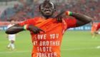 بالفيديو.. سيسيه يهدي هدفه لنجم ساحل العاج الراحل