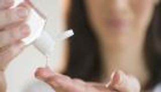 "جل" معجون الأسنان ومستحضرات التجميل يسبب السرطان
