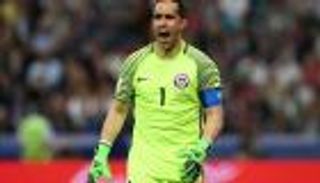 بطل ركلات الترجيح رجلا لمباراة البرتغال وتشيلي