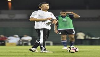 الإماراتي حسن العبدولي مدرب الأبيض الأولمبي