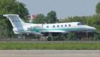 طائرة مدريدية تثير الجدل في مانشستر