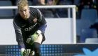 برشلونة يستعيد حارسه أورتولا من ألافيس