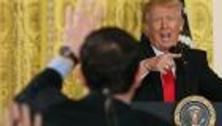 مذيعان هاجمهما ترامب يشككان في أهليته للرئاسة