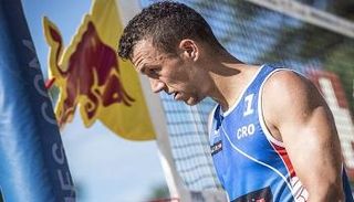 بيرسيتيش يفشل في تجربة الطائرة الشاطئية