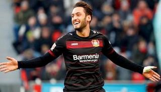 كالهانوجلو يقترب من ميلان