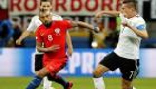 فيدال يتطلع لإسقاط بطل العالم واقتناص عرشه