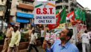 تطبيق "أكبر إصلاح" ضريبي في تاريخ الهند وسط أفراح وأحزان