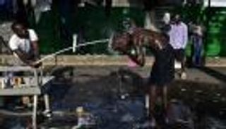  بالصور.. لاجئون بباريس: نعيش أسوأ من الحيوانات 