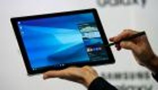 البرلمان الإيطالي يقر مشروع قانون ينظم "سيلفي" المشاهير