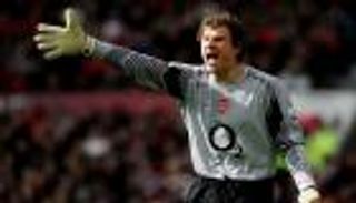 أرسنال يخطط لإعادة حارسه السابق ليمان